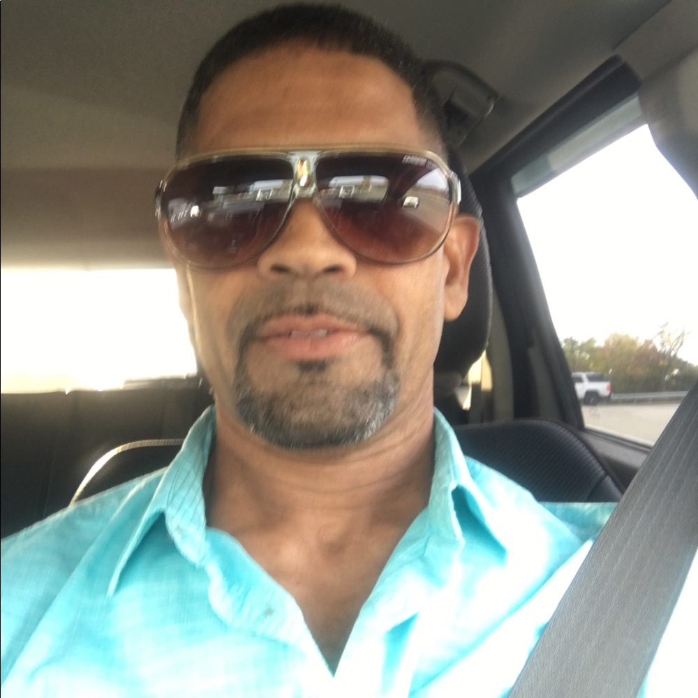 Meet your Posher, Carlos